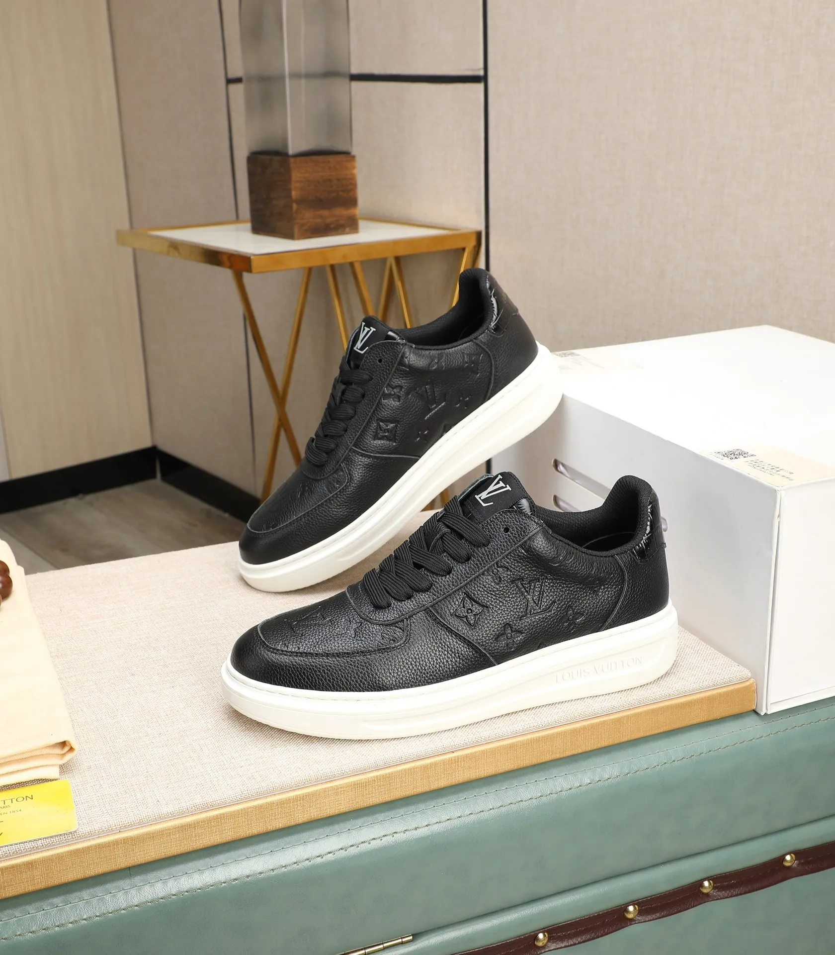 Men's shoes 💰540 💰(Niuli: full package) louis vuitton (Louis Vuitton/lv) top 🔍🔍 new models are on sale at the same time at the counter. The upper 🇮🇹 is imported from Italy, first-layer cowhide, and the lining is fully imported cowhide. 💪💪, completely 1⃣️ to 1 ⃣️Re-engraved🇮🇹💪💪, ⚠Sole: The original sole is specially provided by the original factory, the exclusive movable molded sole is super comfortable, ⚠The original factory follows the order, 🔍🔍high quality, you can enter and exit the counter at will, welcome to compare⚠. Code number:38-44